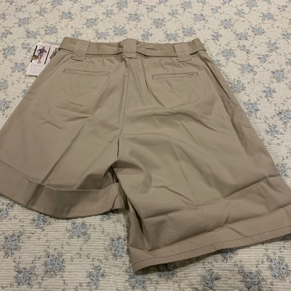 White Stag Convertible Shorts NEW Sz 6 Women’s Khaki Mid thigh or Bermuda style - Picture 9 of 11